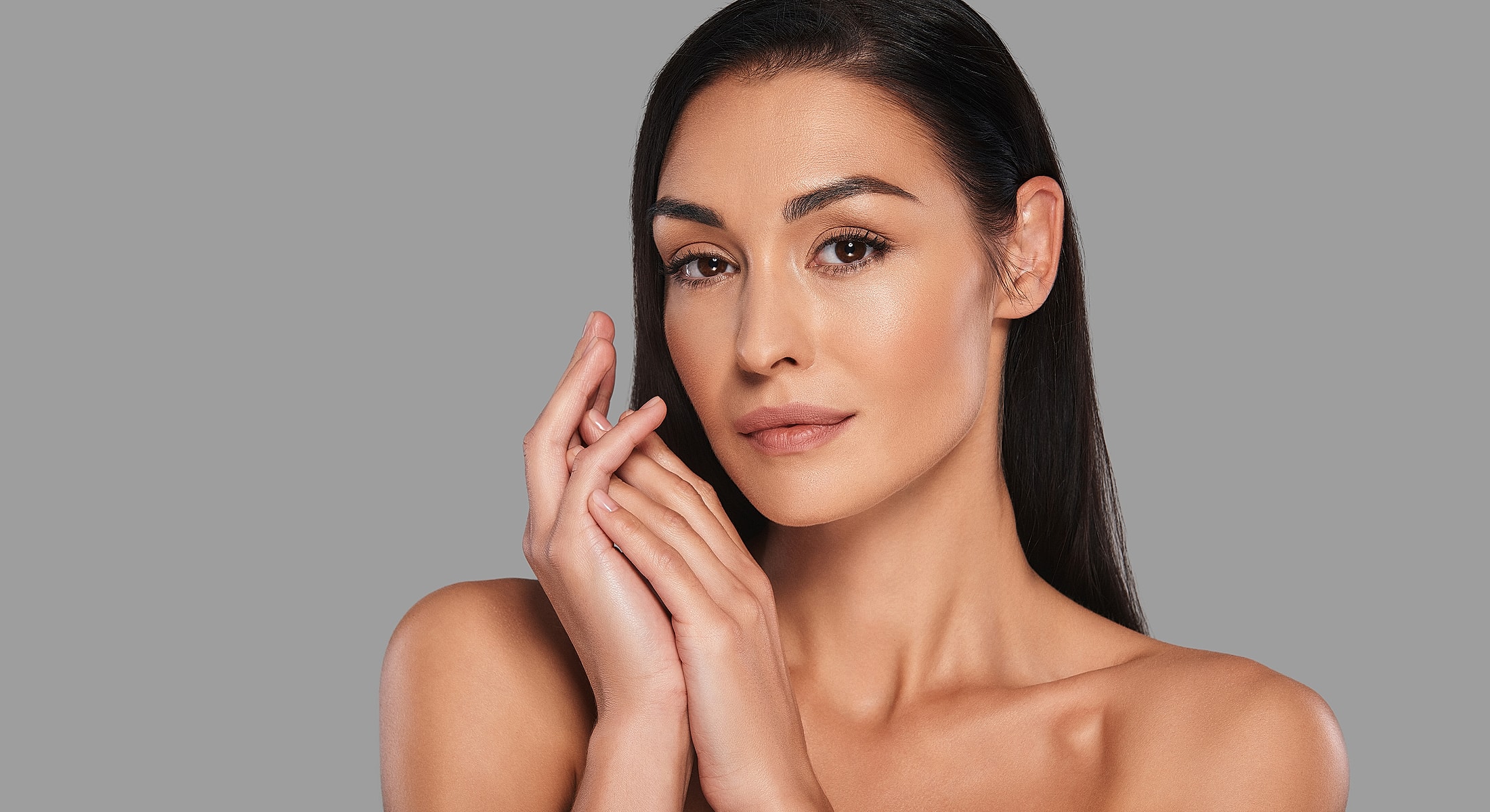 Woman with smooth skin and natural makeup.